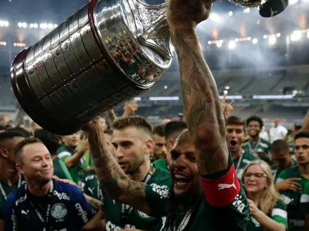 Palmeiras Fara Exposicao Drive Thru Com A Taca Da Libertadores