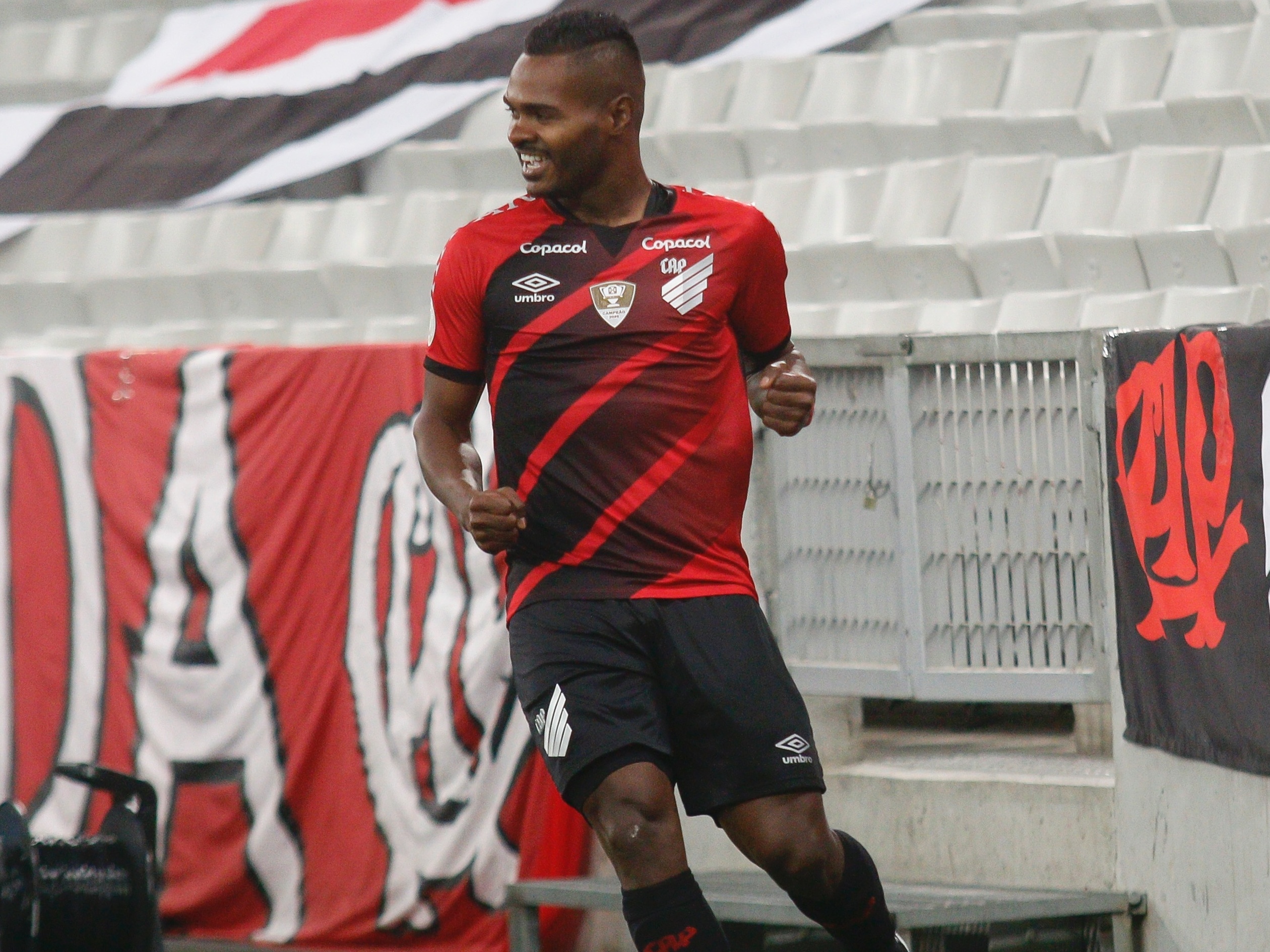 Athletico Paranaense consegue decisão favorável da Justiça para