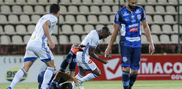 2 a 0 no Mineiro | Cruzeiro desencanta, bate a URT e vence a 1ª com Conceição