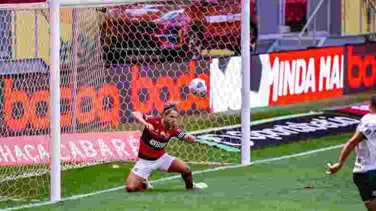 Diego salva Flamengo de levar um gol em jogo diante do Palmeiras - Marcelo Cortes/Flamengo - Marcelo Cortes/Flamengo