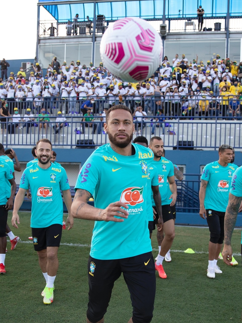 Governo usa lâmpadas emprestadas na Arena da Amazônia para jogo do