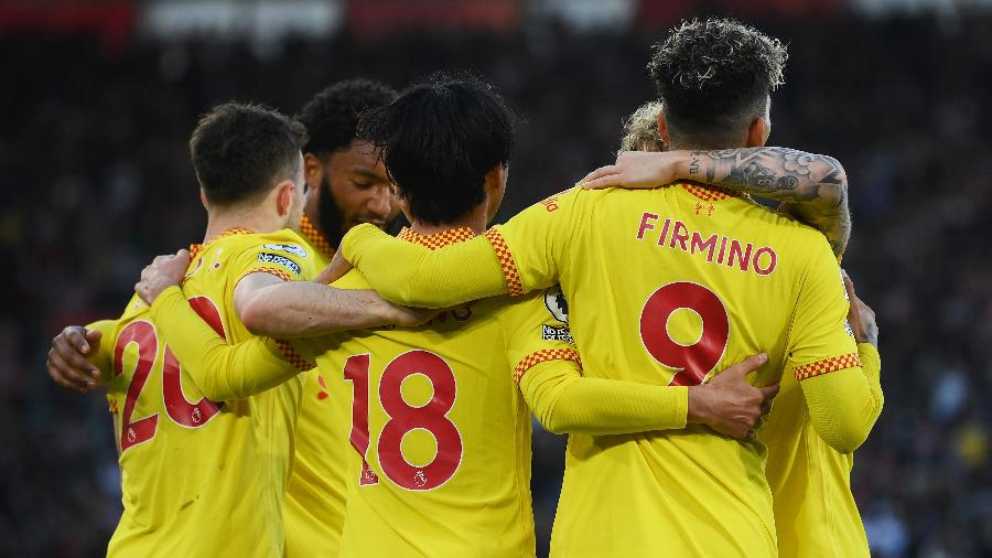 Jogadores do Liverpool comemoram gol de Takumi Minamino em jogo contra o Southampton pelo Campeonato Inglês -  Mike Hewitt/Getty Images