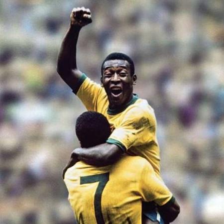 Pelé e Jairzinho comemoram gol da seleção brasileira na Copa do Mundo de 1970 - Reprodução