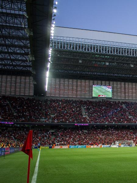 Liga dos Campeões. UEFA autoriza público nos estádios - SIC Notícias