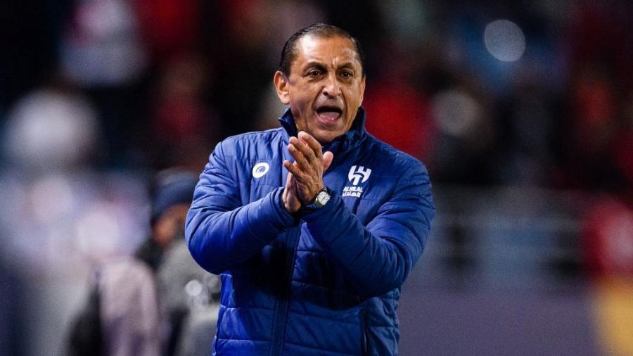 Ramón Díaz, técnico do Al Hilal, durante a partida contra o Flamengo, pelo Mundial - Marcio Machado/Getty