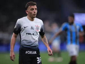 Corinthians renova contrato com volante Ryan até o fim de 2028