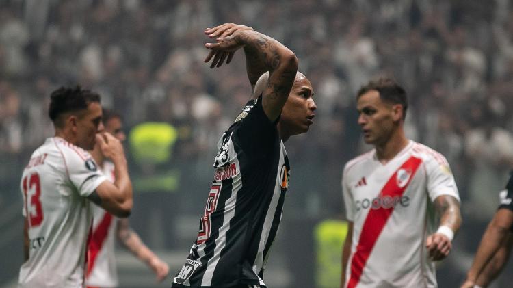 Deyverson gesticula durante Atlético-MG x River Plate, duelo da Libertadores