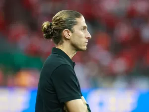 Filipe Luís explica mexidas e diz que Flamengo 'nunca comemora empate'