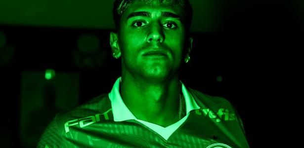 Facundo Torres assina e se torna 23º uruguaio da história do Palmeiras