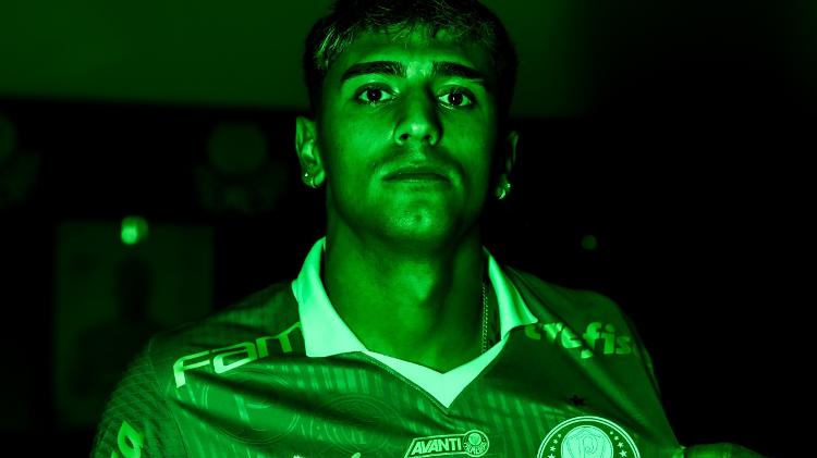 Facundo Torres foi anunciado como reforço do Palmeiras para 2025