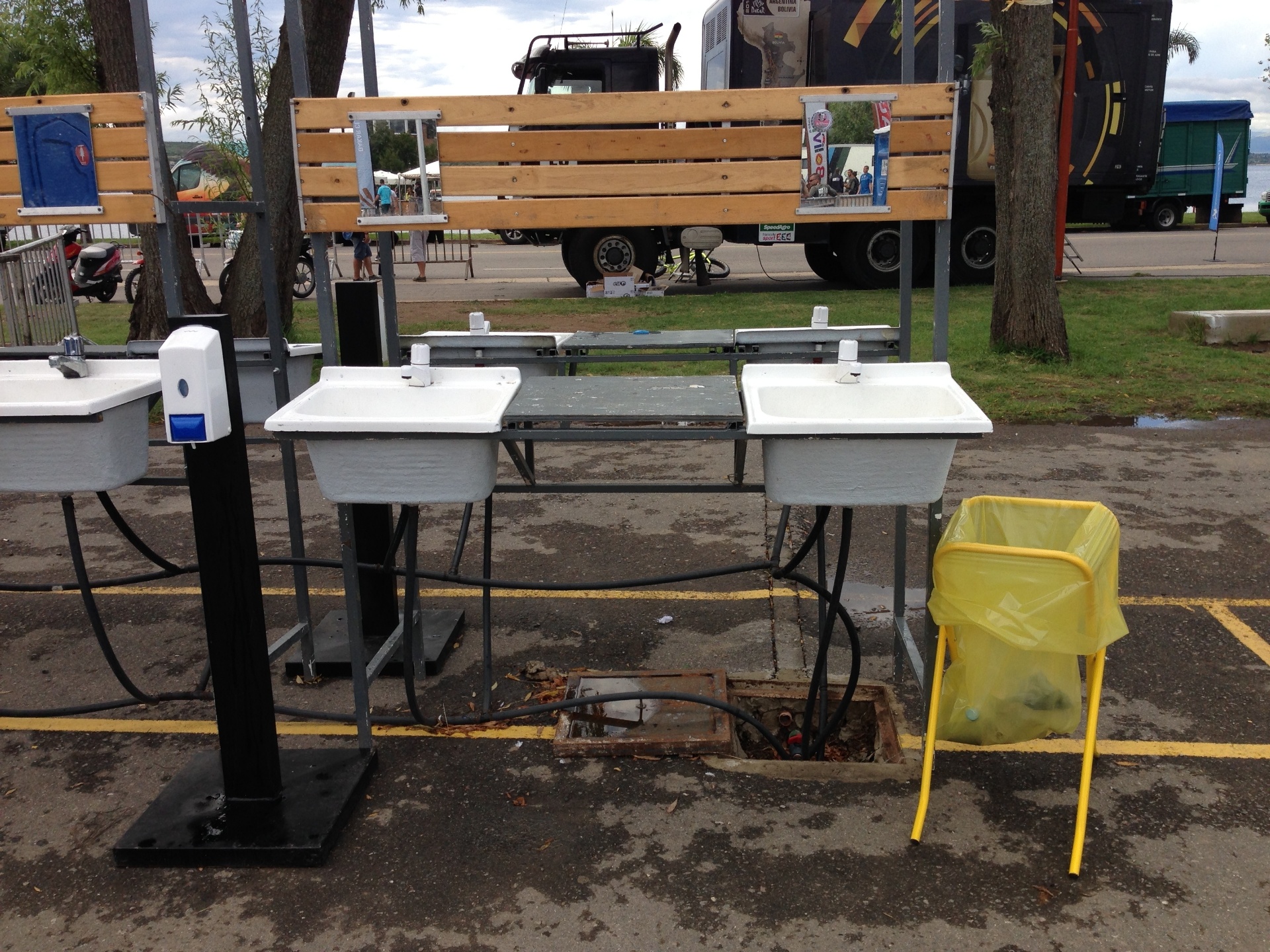 Os 'perrengues' dos pilotos no acampamento do Dacar - Brunno Carvalho / UOL