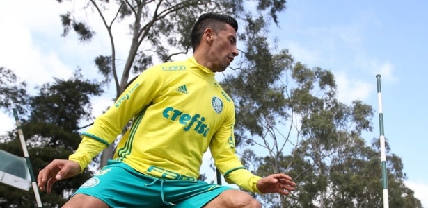 Lucas Barrios apresentou evolução e está próximo de retornar ao Palmeiras - Cesar Greco/Ag Palmeiras/Divulgação