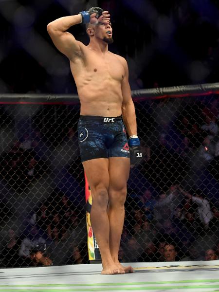 Johnny Walker comemora vitória sobre Misha Cirkunov no UFC 235 em Las Vegas - Hans Gutknecht/MediaNews Group/Los Angeles Daily News via Getty Images