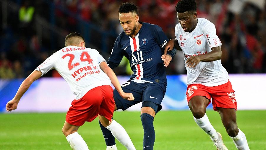 Neymar, durante partida entre PSG e Reims - Bertrand GUAY / AFP