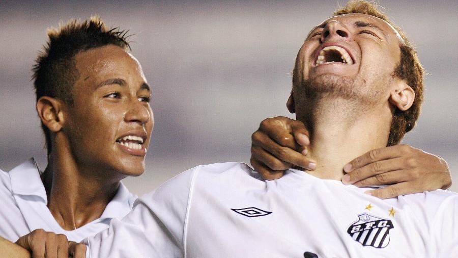 Neymar e Zé Love foram campeões da Libertadores pelo Santos em 2011 - Ricardo Saibun/Santos FC