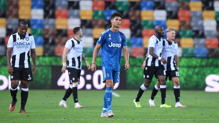 Cristiano Ronaldo lamenta após Juventus sofrer virada contra a Udinese - REUTERS/Jennifer Lorenzini