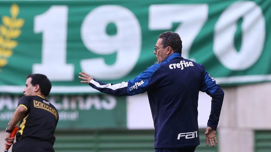 Vanderlei Luxemburgo, técnico do Palmeiras, em jogo contra a equipe do Água Santa - Cesar Greco