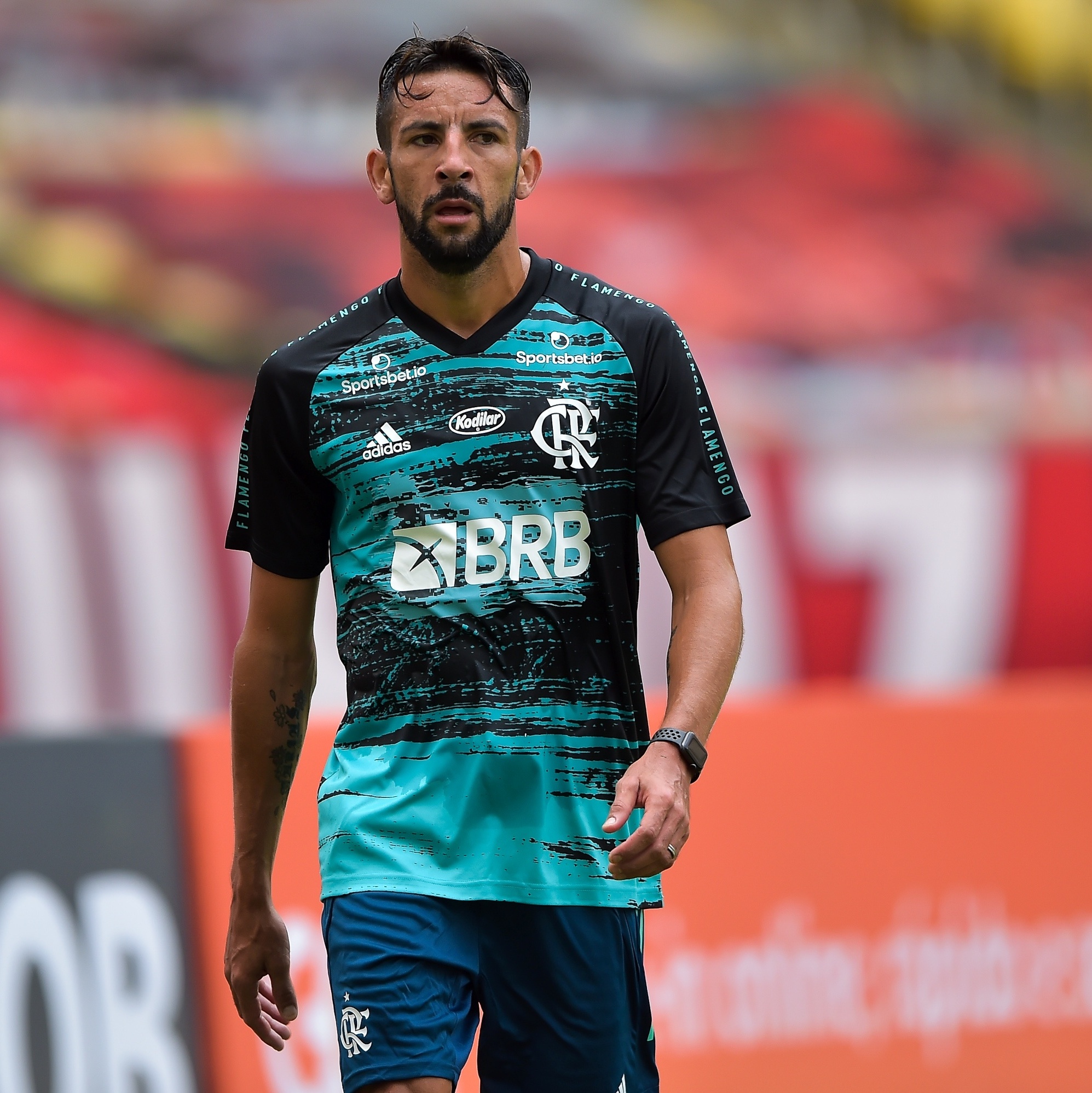 Análise tática de Mauricio Isla. Como joga o novo lateral-direito do  Flamengo? 