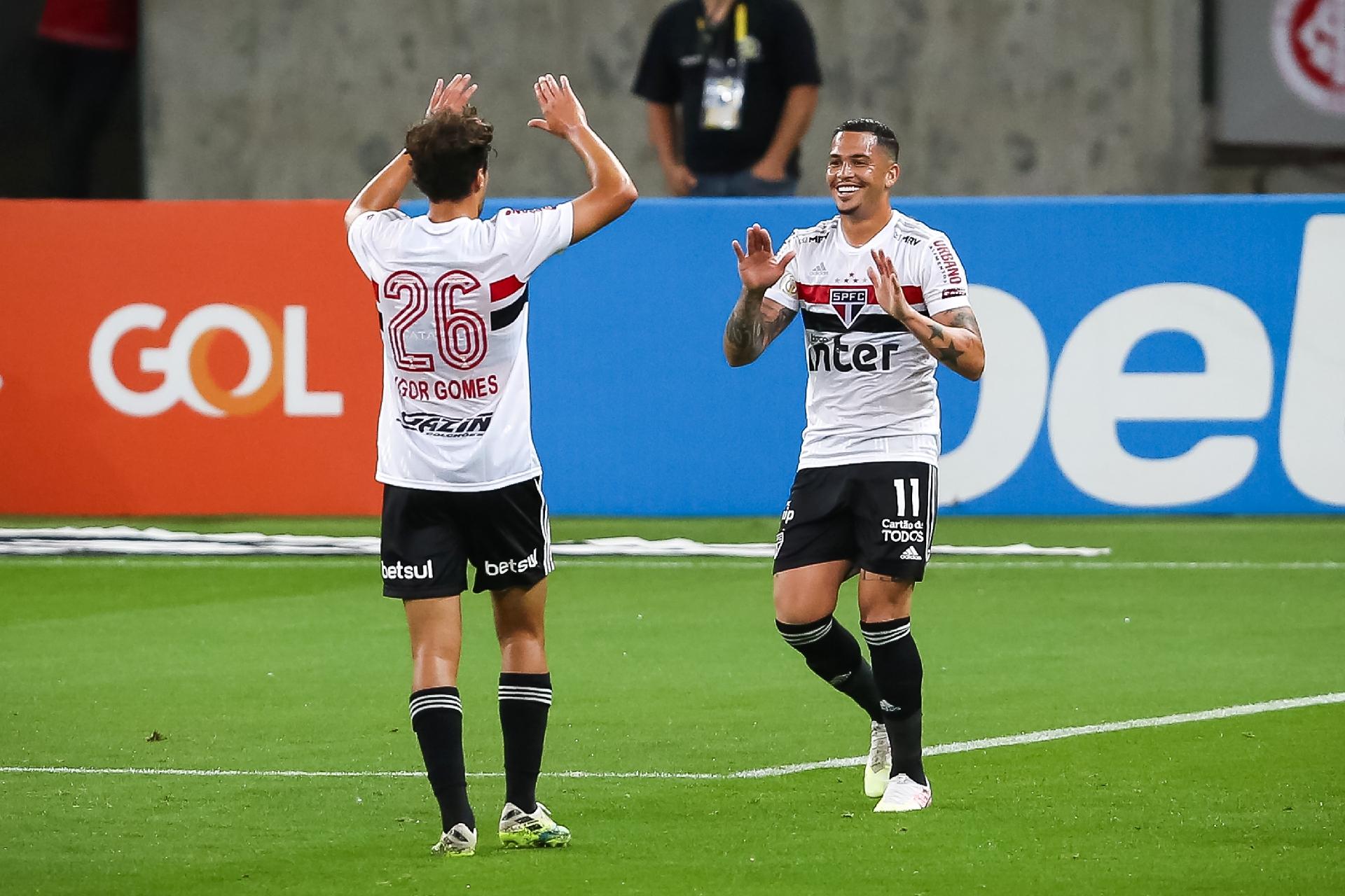 Herói da noite, Luciano exalta Fernando Diniz: 