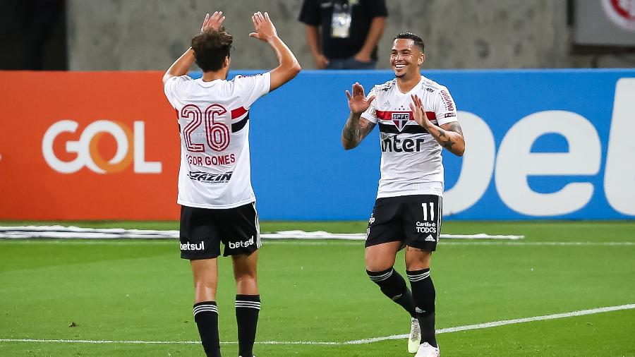 Luciano, atacante do São Paulo, comemora gol marcado contra o Inter - Pedro H. Tesch/AGIF