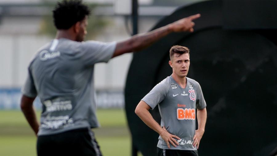 Lucas Piton em ação pelo Corinthians em treino no CT Joaquim Grava - Rodrigo Coca/Agência Corinthians