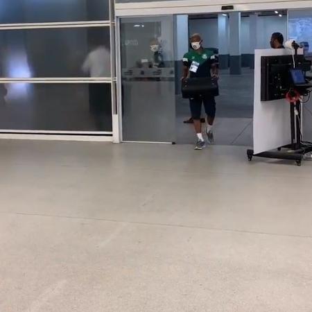 Com caixa de som e samba, Palmeiras chega ao estádio do Corinthians - Reprodução/Twitter Paulistão