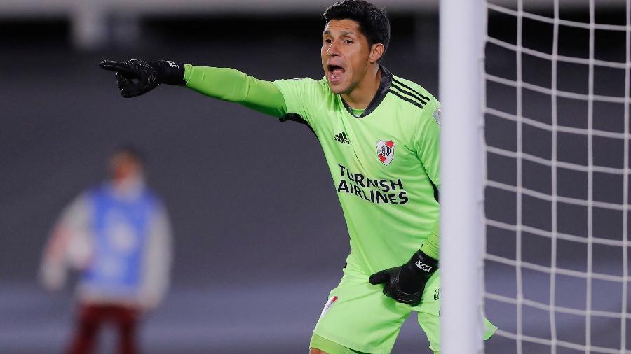 Volante Enzo Perez atuou como goleiro na partida entre River Plate e Santa Fe, pela Libertadores - AFP