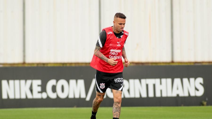 Luan trabalha com bola no CT Joaquim Grava  - Rodrigo Coca/ Ag. Corinthians 