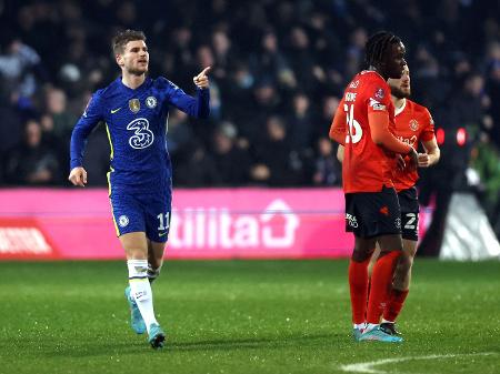 Após anúncio de possível venda, Chelsea vira e avança na Copa da Inglaterra