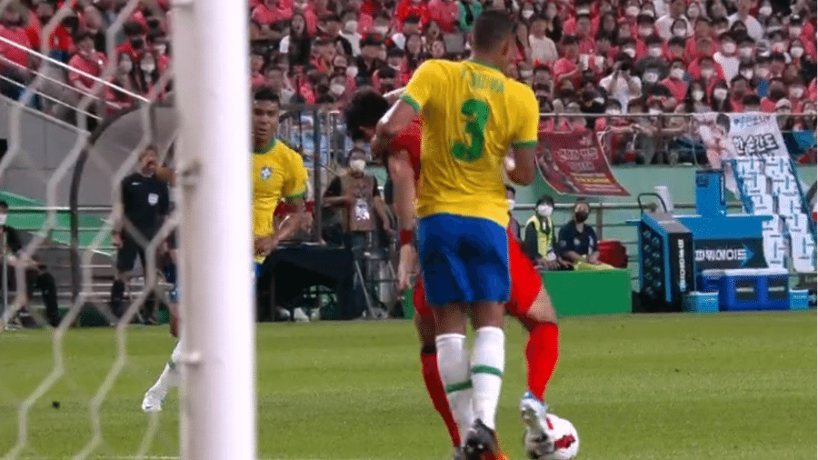 O atacante Hwang Uijo girou para cima de Thiago Silva no lance do gol da Coreia do Sul no amistoso contra o Brasil - Reprodução/Twitter