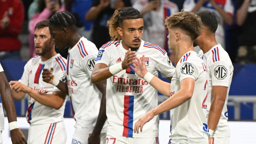 Estreia do Lyon no Campeonato Francês ficou marcada por expulsões - JEAN-PHILIPPE KSIAZEK / AFP