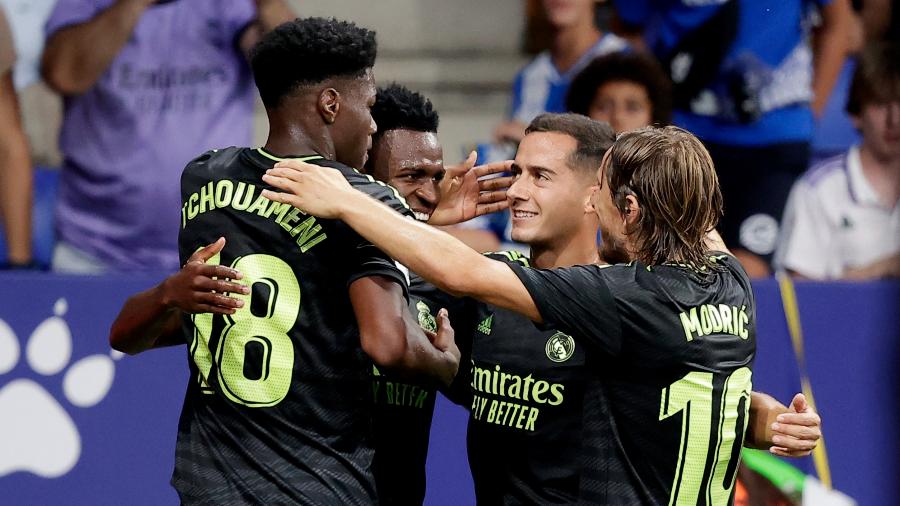 Jogadores do Real Madrid comemoram gol de Vini Jr sobre o Espanyol pelo Campeonato Espanhol - David S. Bustamante/Soccrates/Getty Images