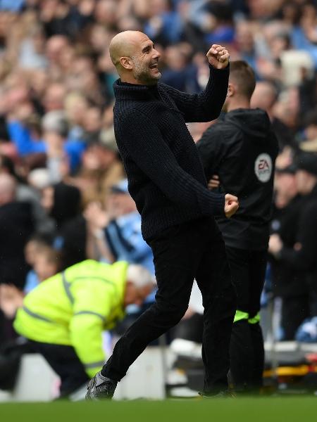 Pep Guardiola comemora gol do Manchester City contra o Leeds - Shaun Botterill/Getty Images