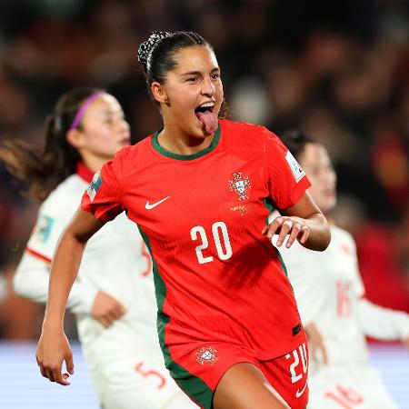 Kika Nazareth, de Portugal, comemora gol contra o Vietnã pela Copa do Mundo feminina