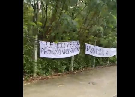 Torcedores do Vasco fazem protesto após goleada sofrida para o Flamengo