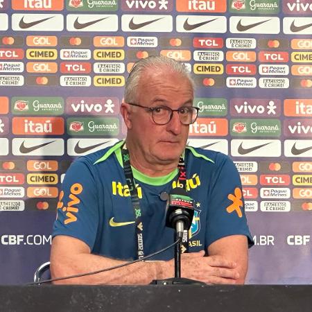 Dorival Jr concede entrevista coletiva com a seleção brasileira