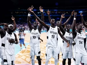 Adversário dos EUA, Sudão do Sul forja time de basquete na guerra e na NBA