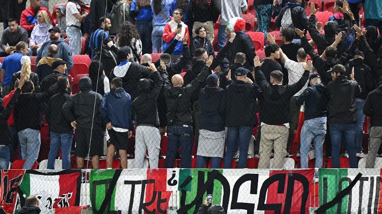 Torcedores da Itália se viram de costas durante execução do hino de Israel em jogo pela Liga das Nações Torcedores da Itália se viram de costas durante execução do hino de Israel em jogo pela Liga das Nações