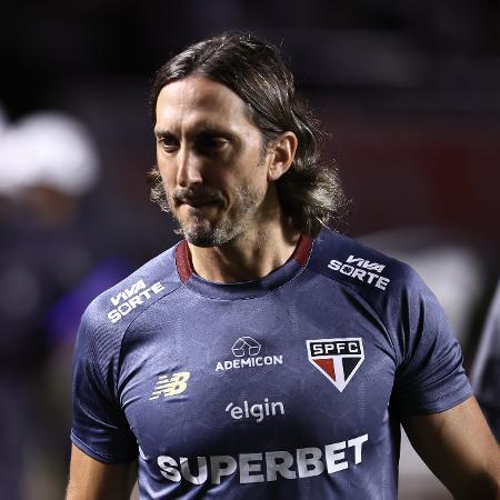 Luis Zubeldía, técnico do São Paulo, durante jogo contra o Corinthians no Paulistão
