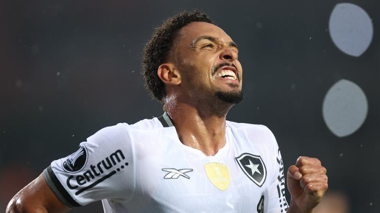 Botafogo, de Vitinho, venceu o Carabobo atuando fora de casa Botafogo, de Vitinho, venceu o Carabobo atuando fora de casa