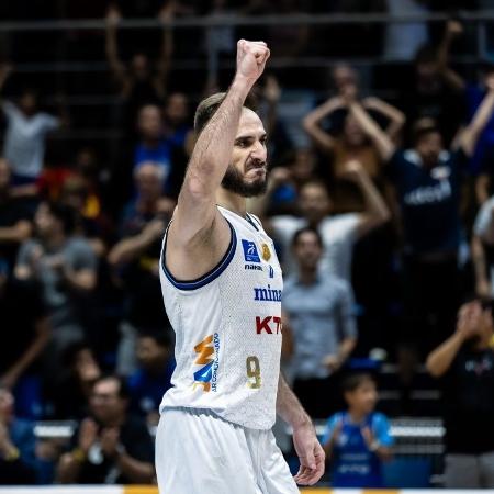 Minas vence Bauru e vai à final do NBB Minas vence Bauru e vai à final do NBB