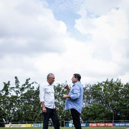 Tite conversa com Pedrinho, dono da SAF do Cruzeiro