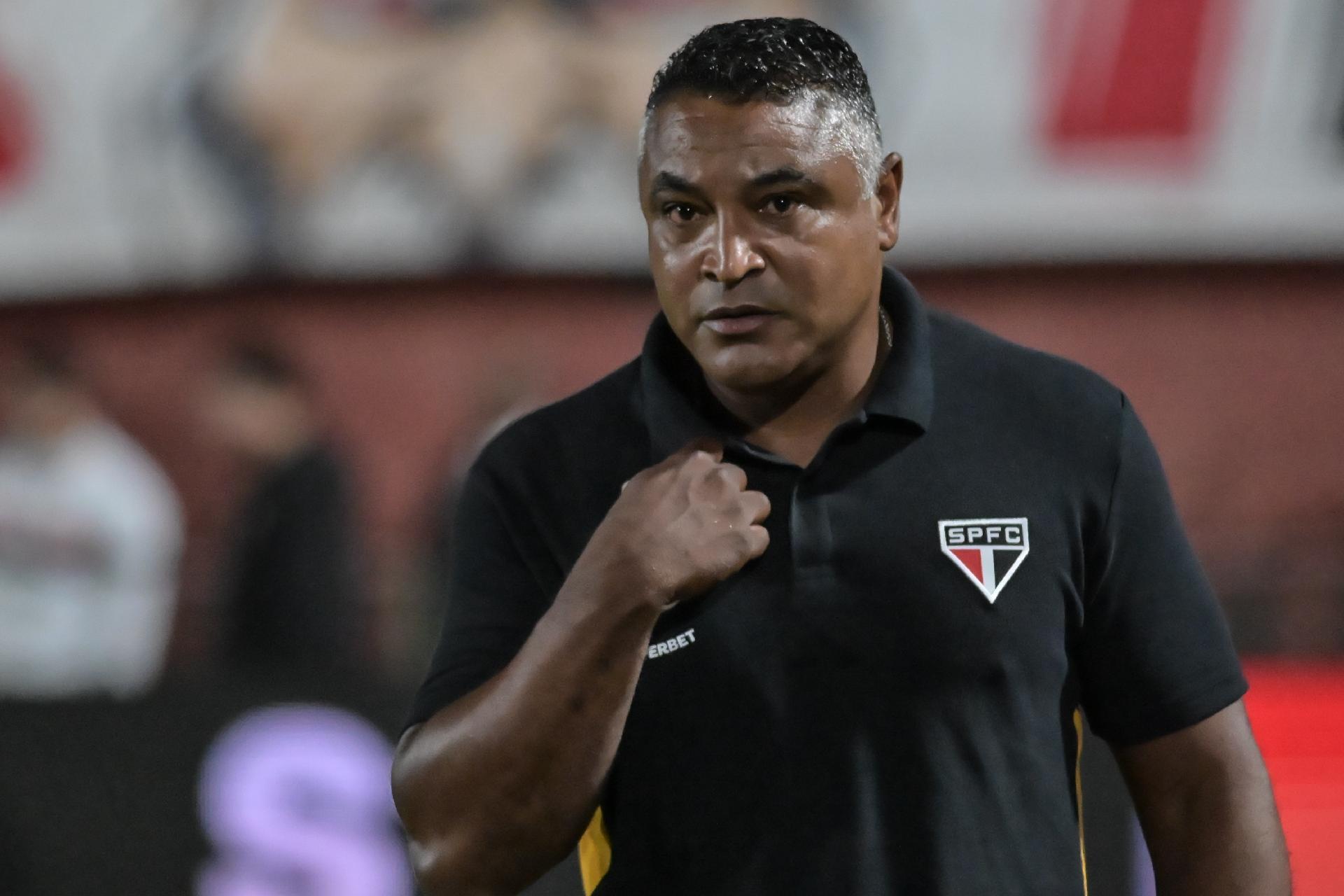 Roger Machado comanda o São Paulo na vitória sobre a Chapecoense, no Brasileirão - undefined