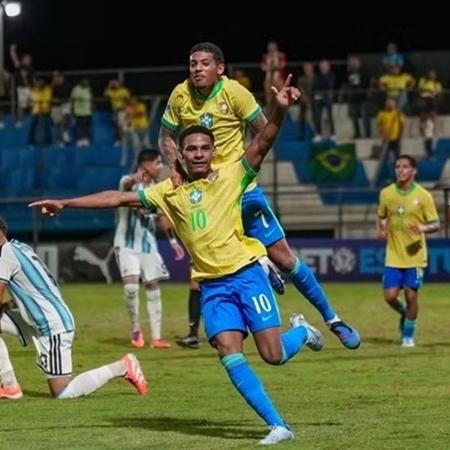 Eduardo Conceição comemora gol contra a Argentina no Sul-Americano sub-17 Eduardo Conceição comemora gol contra a Argentina no Sul-Americano sub-17
