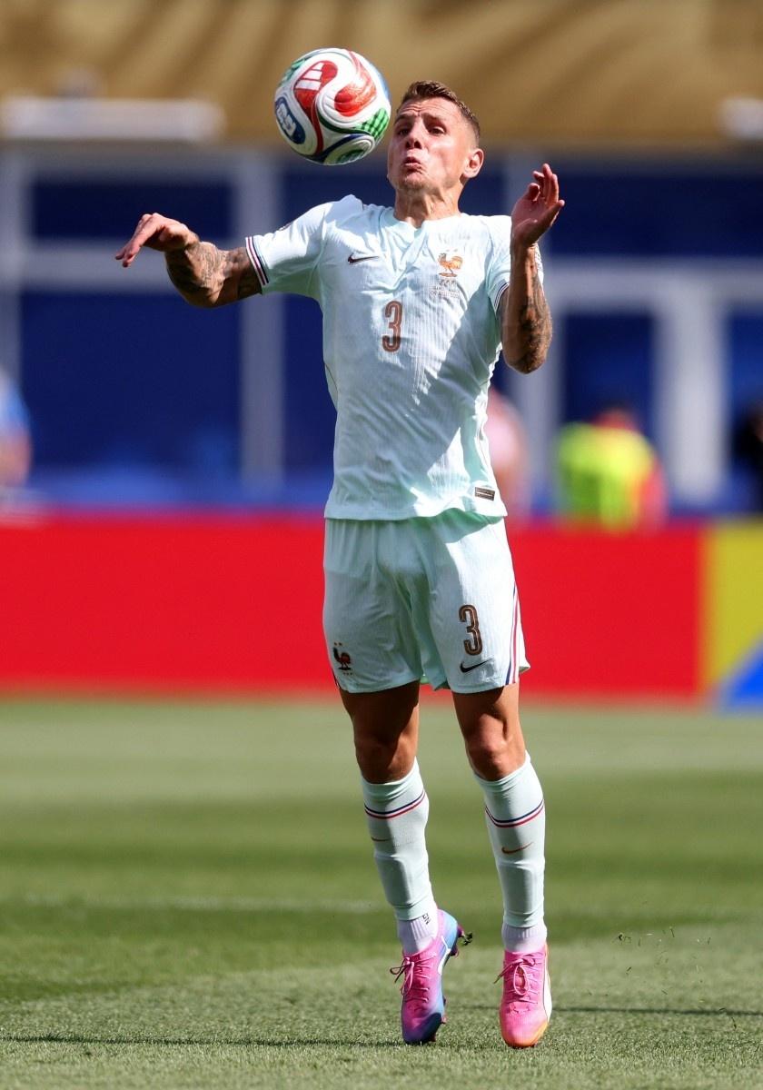 Lucas Digne, da França, em partida contra o Marrocos pelas quartas de final da Copa do Mundo - undefined