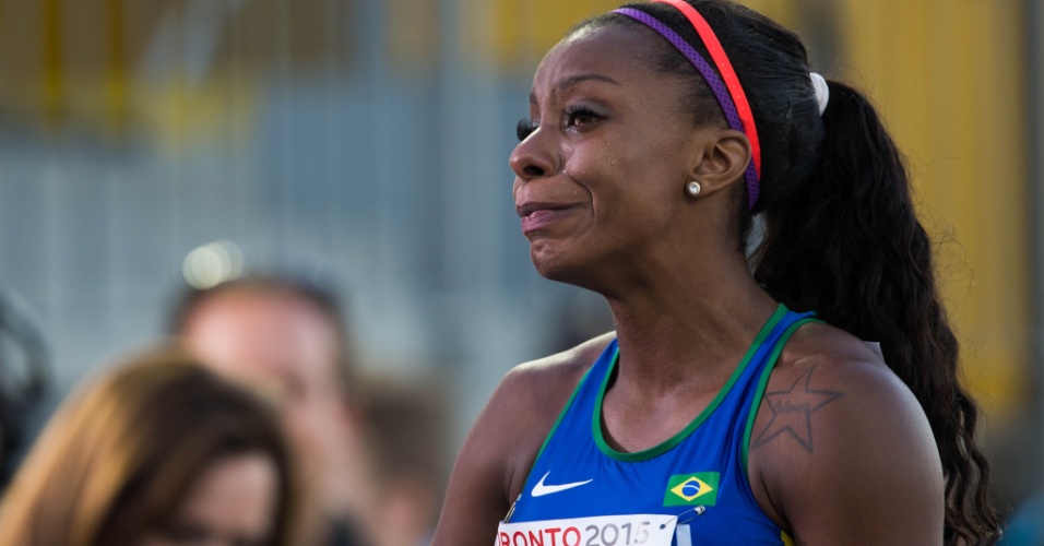 Rosangela Santos chora por ter ficado sem 100m, acabando na quarta colocação