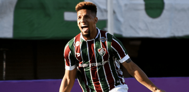 Samuel o tornozelo direito no treino desta sexta - Mailson Santana/Fluminense FC