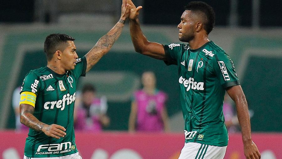 Dudu e Borja comemoram gol do Palmeiras contra o Cruzeiro em 2017 - Daniel Vorley/AGIF