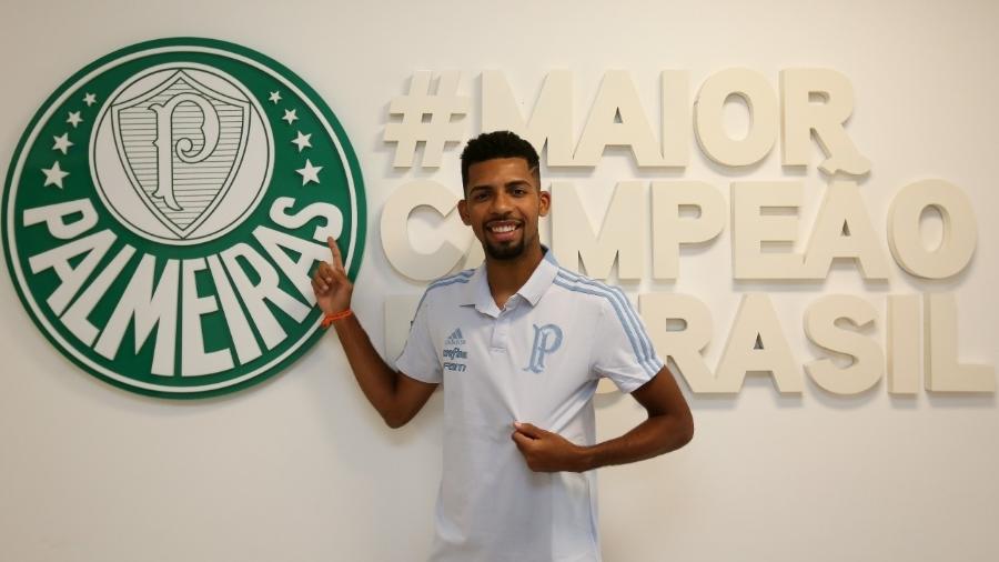 Volante de 23 anos já atuou pelo clube paulista em 2019 e volta após passagem apagada pelo Barcelona - Palmeiras/Divulgação