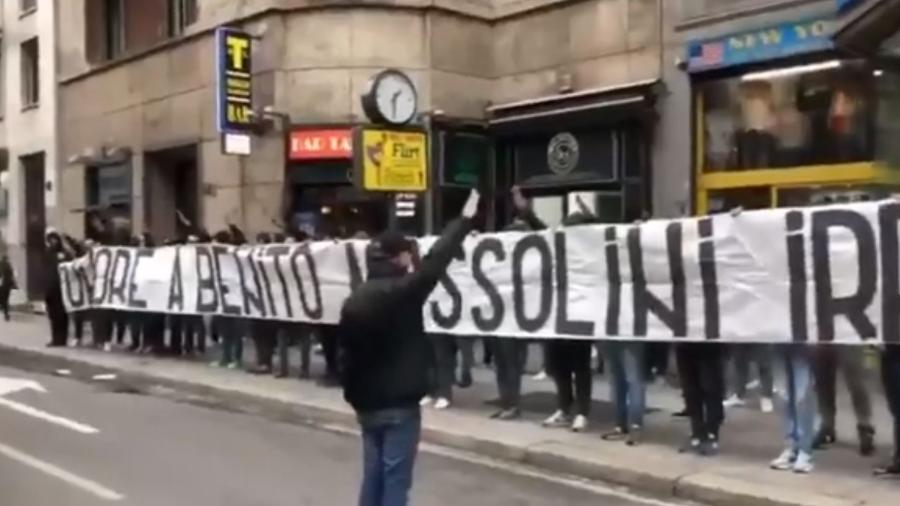 Torcedores da Lazio fazem ato em homenagem a Mussolini, ex-ditador italiano - Reprodução 